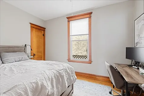3822 North Oakley Avenue Chicago IL 60618
