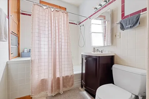 3822 North Oakley Avenue Chicago IL 60618
