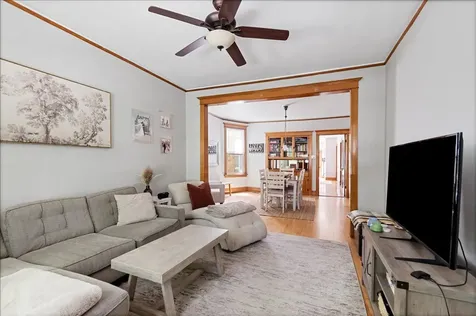 3822 North Oakley Avenue Chicago IL 60618