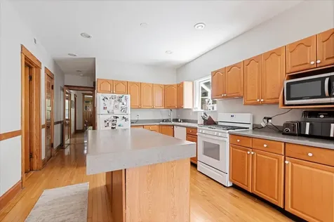 3822 North Oakley Avenue Chicago IL 60618