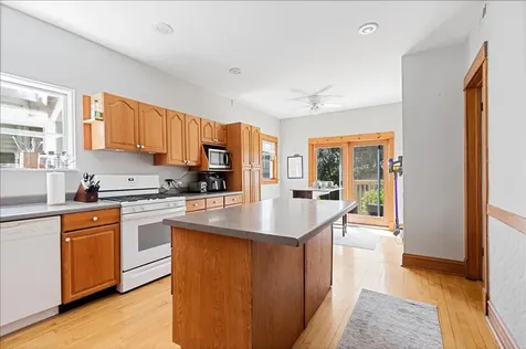 3822 North Oakley Avenue Chicago IL 60618