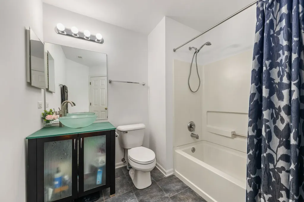 1895 Indian Hill Lane Aurora IL 60503