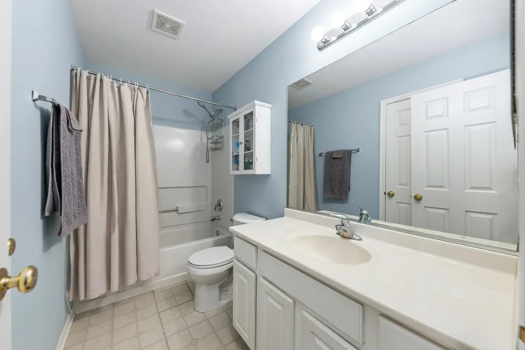 1895 Indian Hill Lane Aurora IL 60503