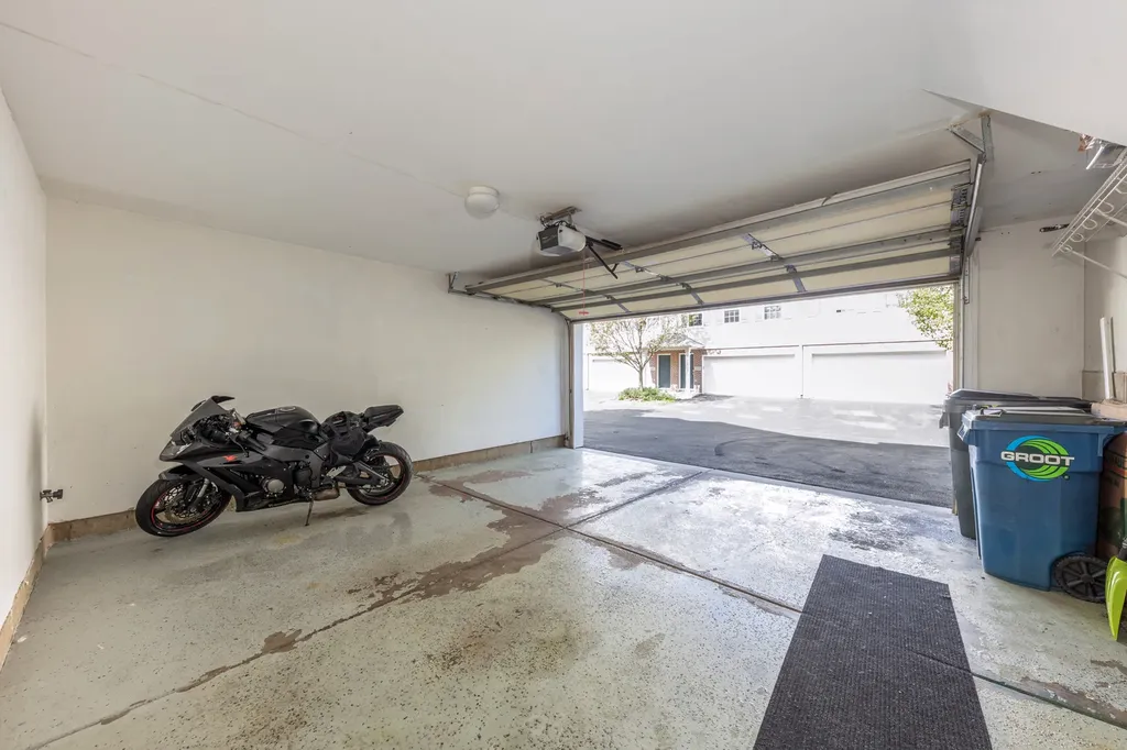 1895 Indian Hill Lane Aurora IL 60503