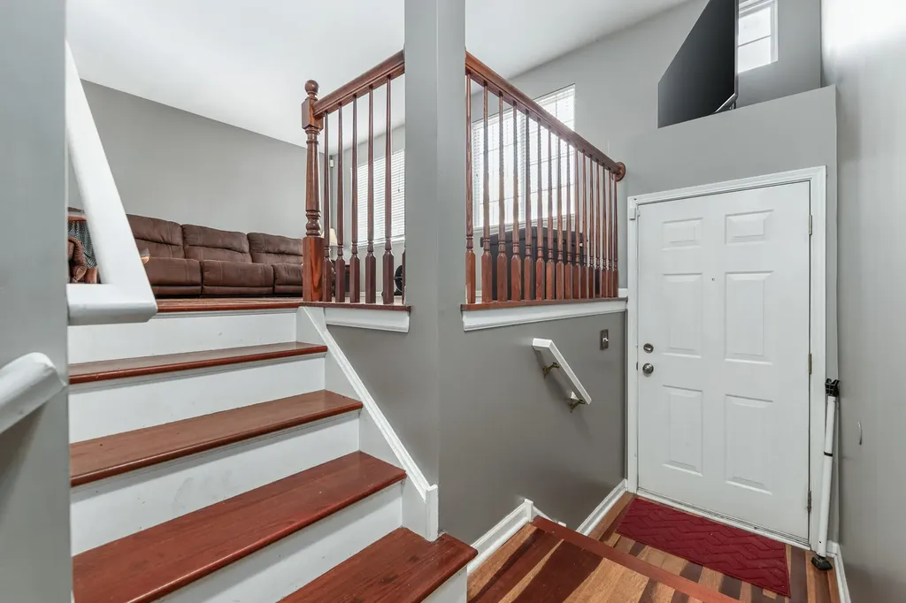 1895 Indian Hill Lane Aurora IL 60503