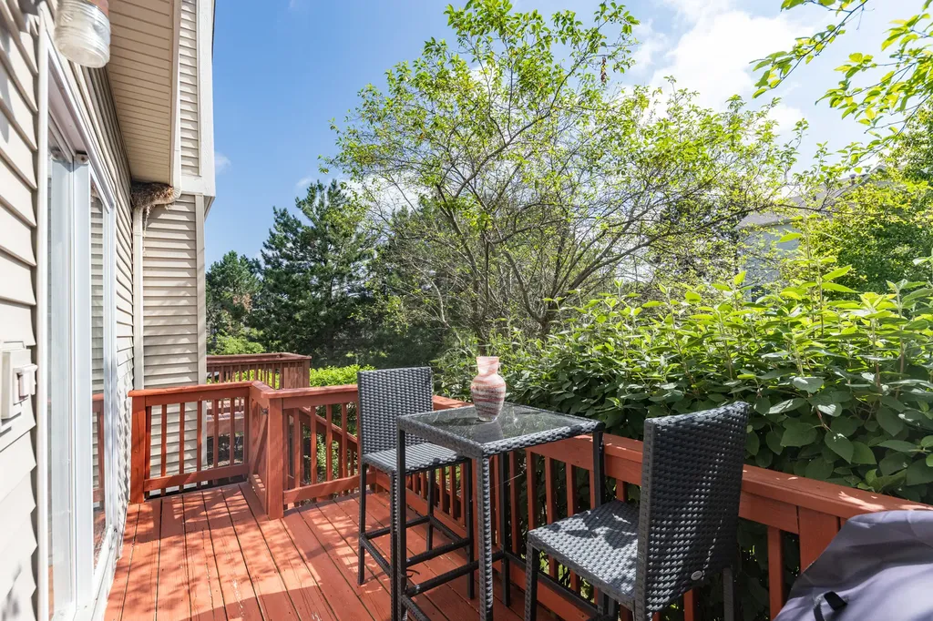 1895 Indian Hill Lane Aurora IL 60503