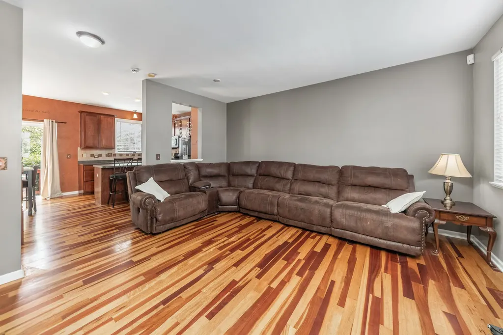 1895 Indian Hill Lane Aurora IL 60503