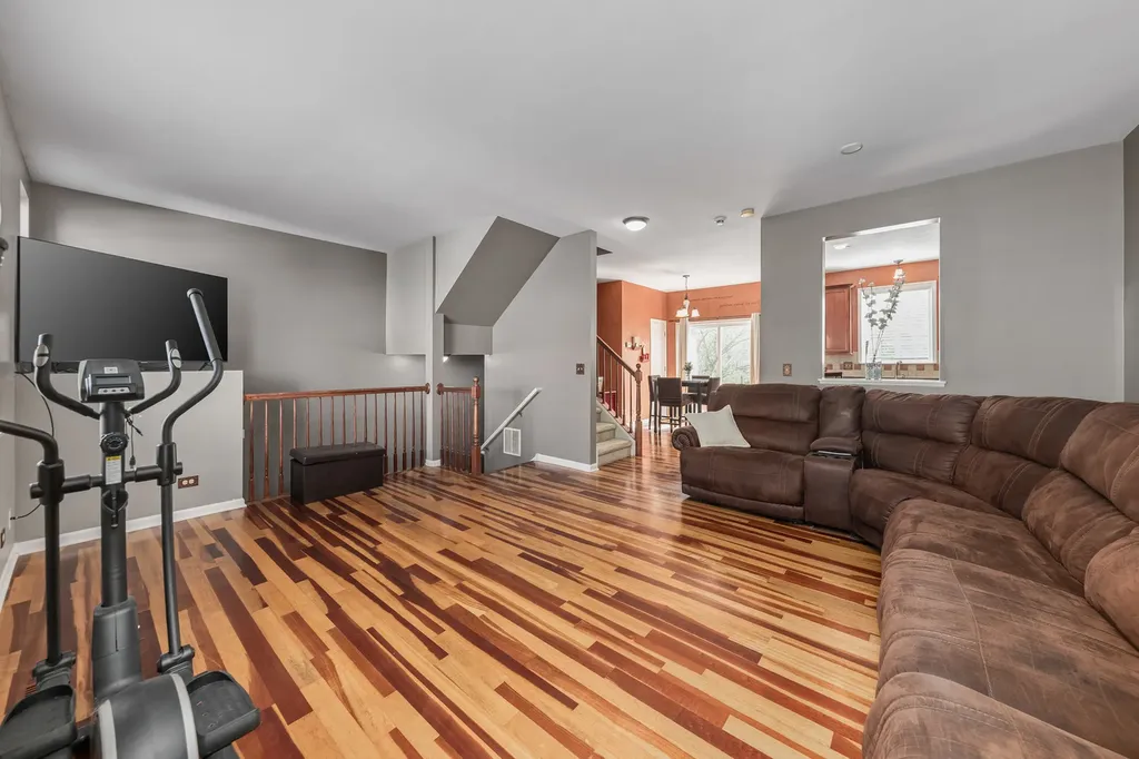 1895 Indian Hill Lane Aurora IL 60503