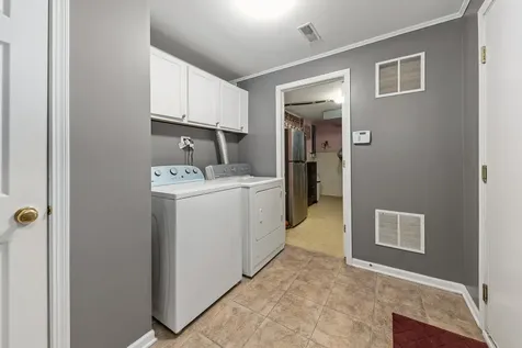 1895 Indian Hill Lane Aurora IL 60503