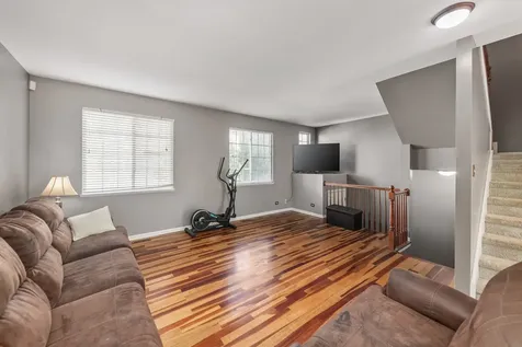 1895 Indian Hill Lane Aurora IL 60503