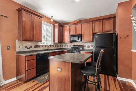 1895 Indian Hill Lane Aurora IL 60503
