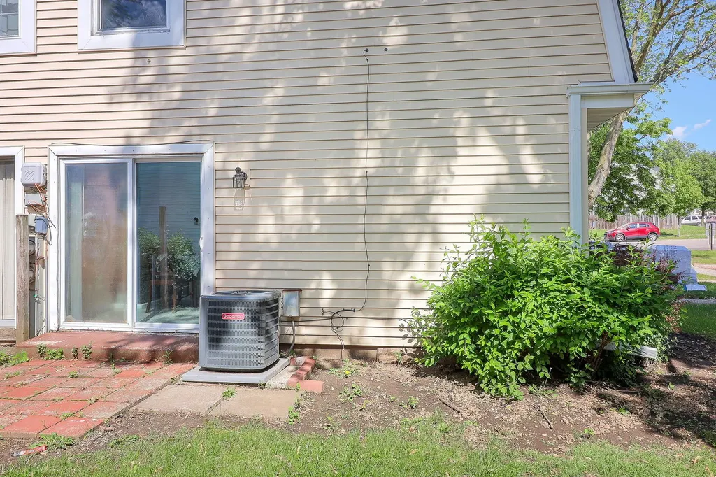 21 Fernwood Drive Bolingbrook IL 60440