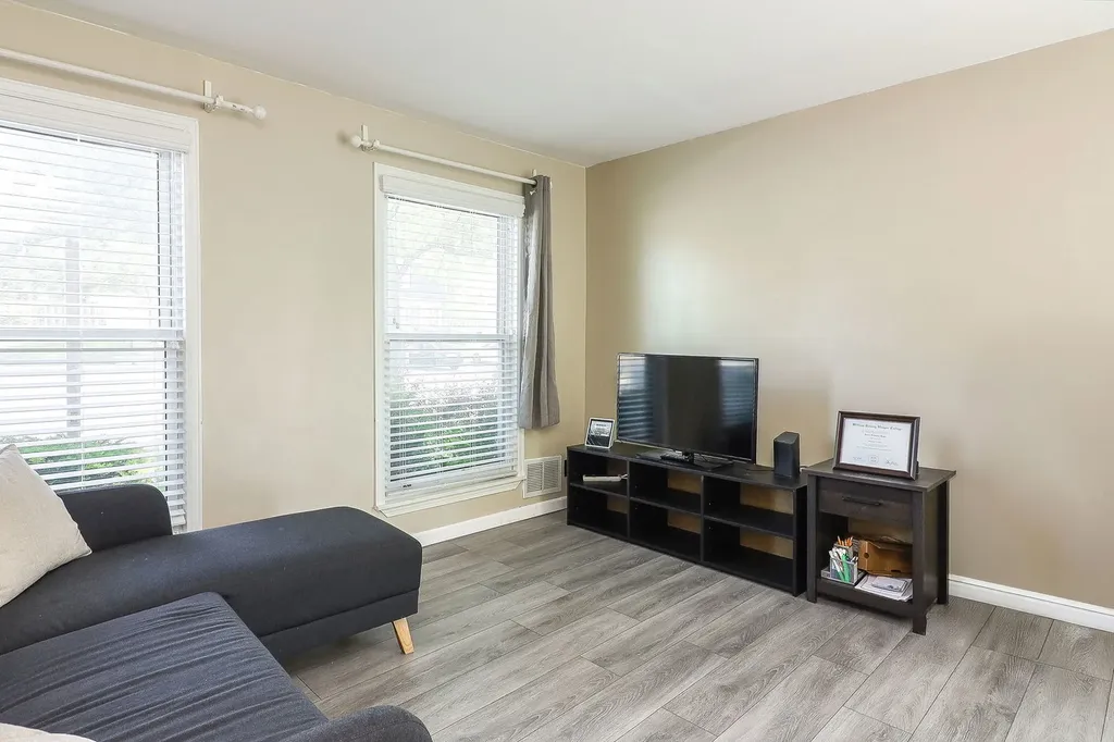21 Fernwood Drive Bolingbrook IL 60440
