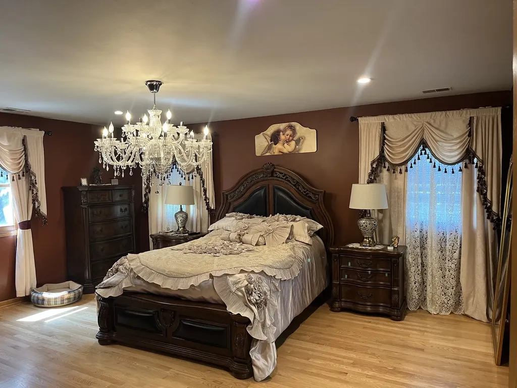 1212 North Honey Hill Road Addison IL 60101