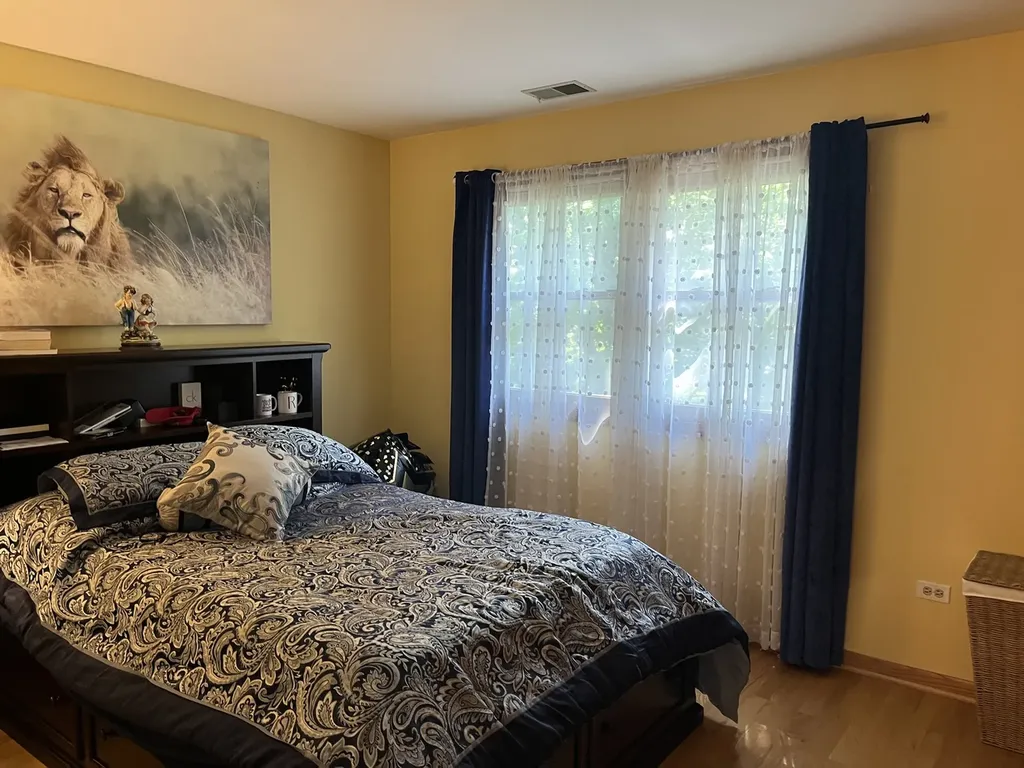1212 North Honey Hill Road Addison IL 60101