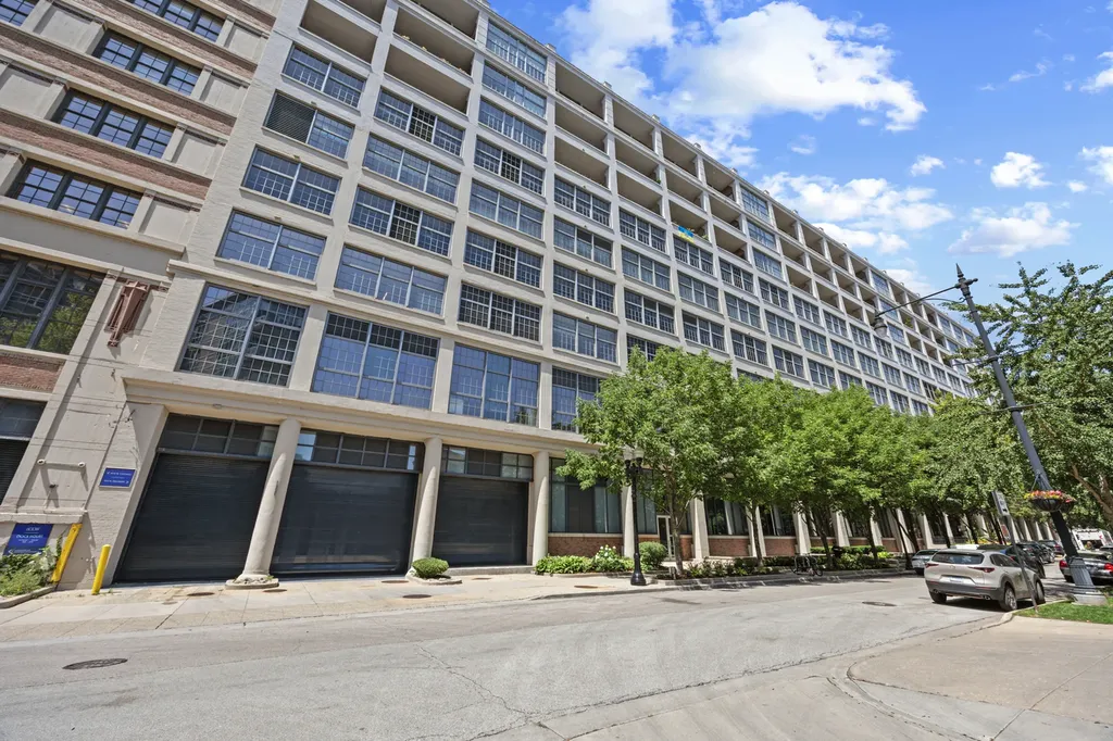 900 North Kingsbury Street Chicago IL 60610