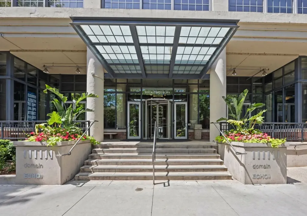 900 North Kingsbury Street Chicago IL 60610