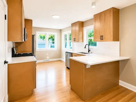 307 North Fairview Avenue N Mount Prospect IL 60056
