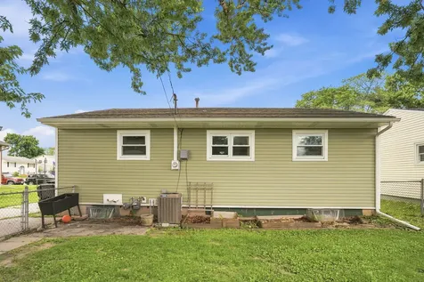 4628 50TH Street Moline IL 61265