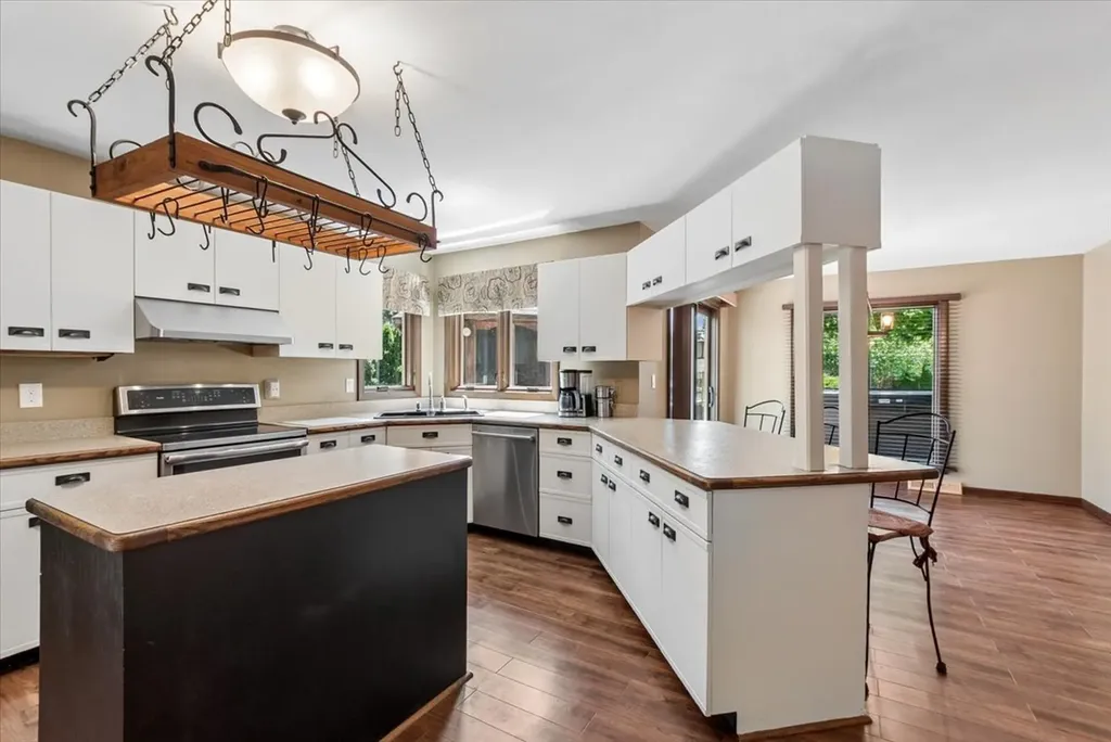 11S514 Webster Lane Naperville IL 60564