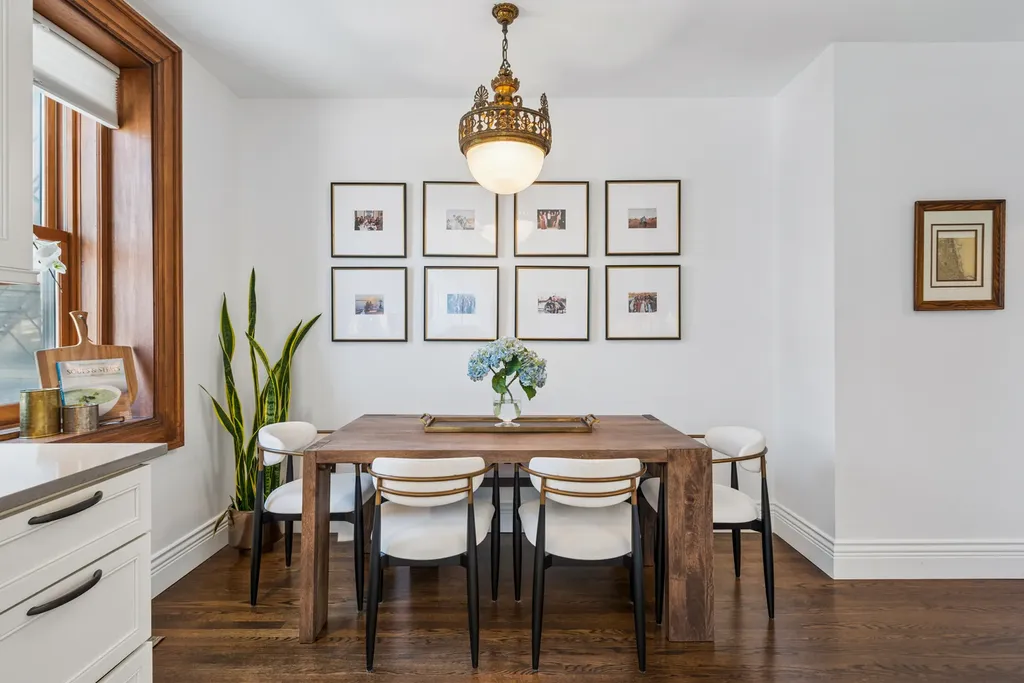 559 West Surf Street Chicago IL 60657