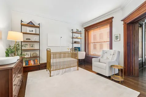 559 West Surf Street Chicago IL 60657