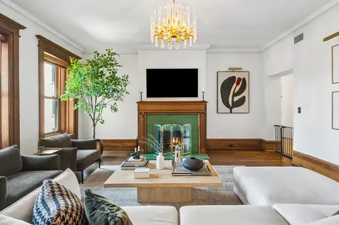 559 West Surf Street Chicago IL 60657