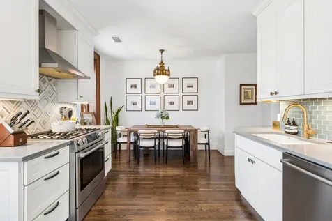 559 West Surf Street Chicago IL 60657