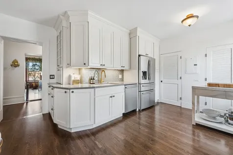 559 West Surf Street Chicago IL 60657