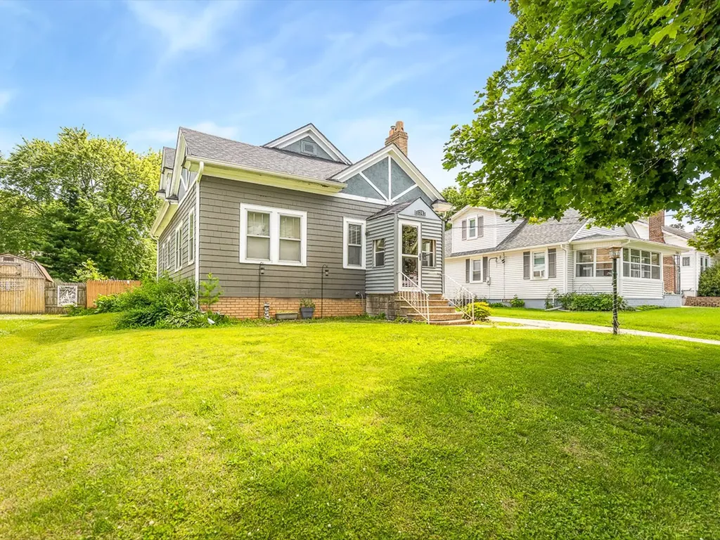 1247 West Logan Street Freeport IL 61032