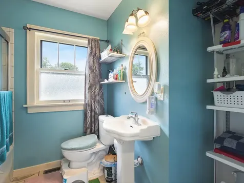 1247 West Logan Street Freeport IL 61032