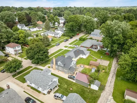 1247 West Logan Street Freeport IL 61032