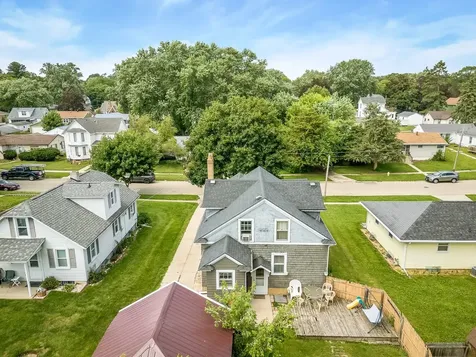 1247 West Logan Street Freeport IL 61032