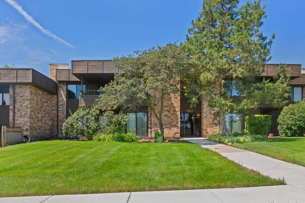 1365 North Sterling Avenue Palatine IL 60067