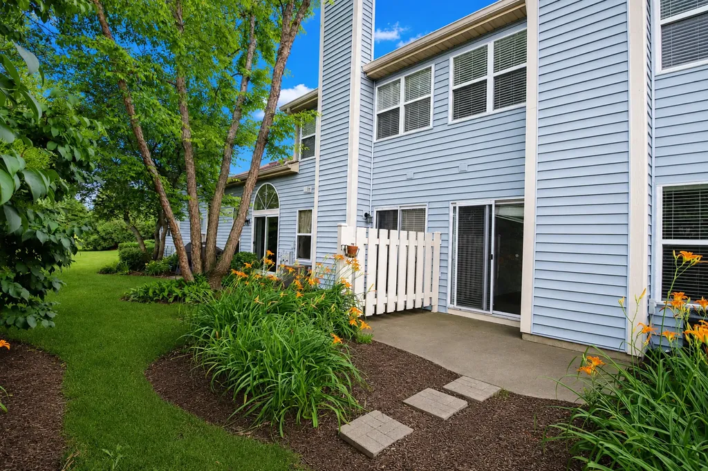 1011 Rockport Drive Carol Stream IL 60188