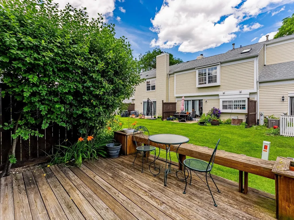 1523 Apple Grove Lane Westmont IL 60559