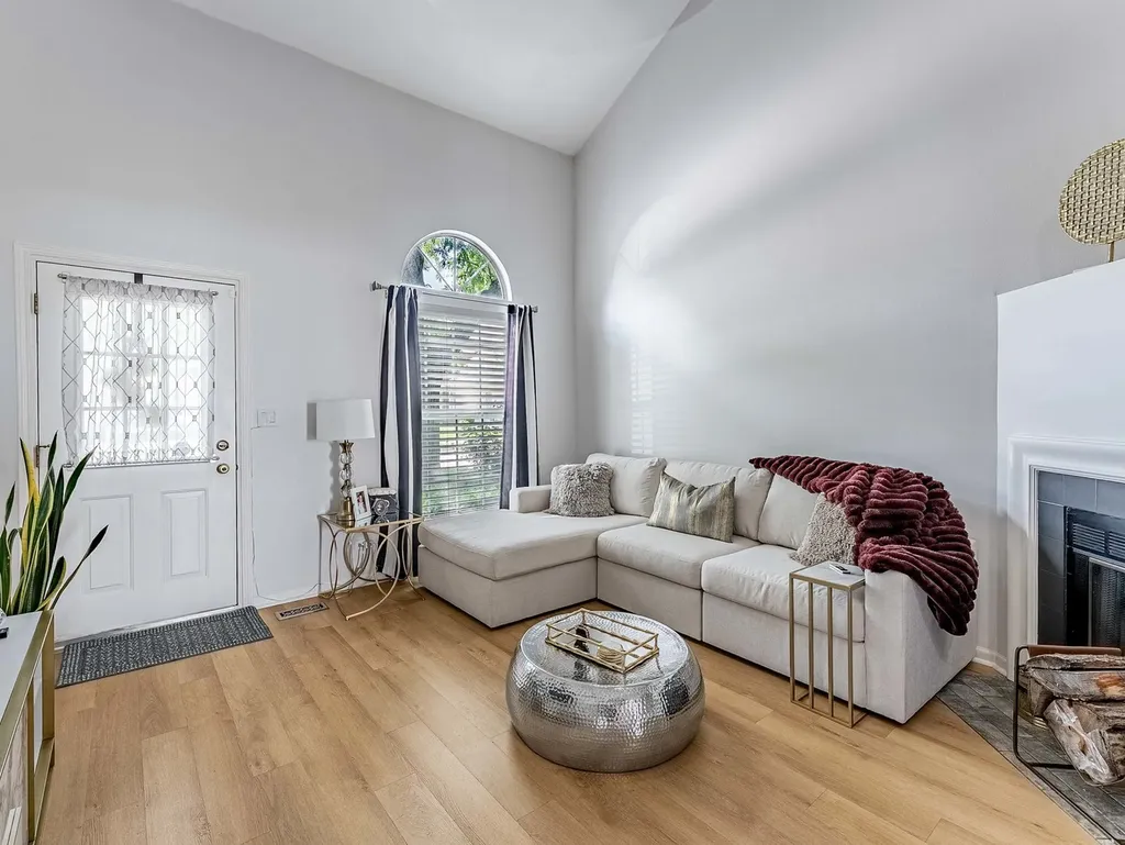 1523 Apple Grove Lane Westmont IL 60559