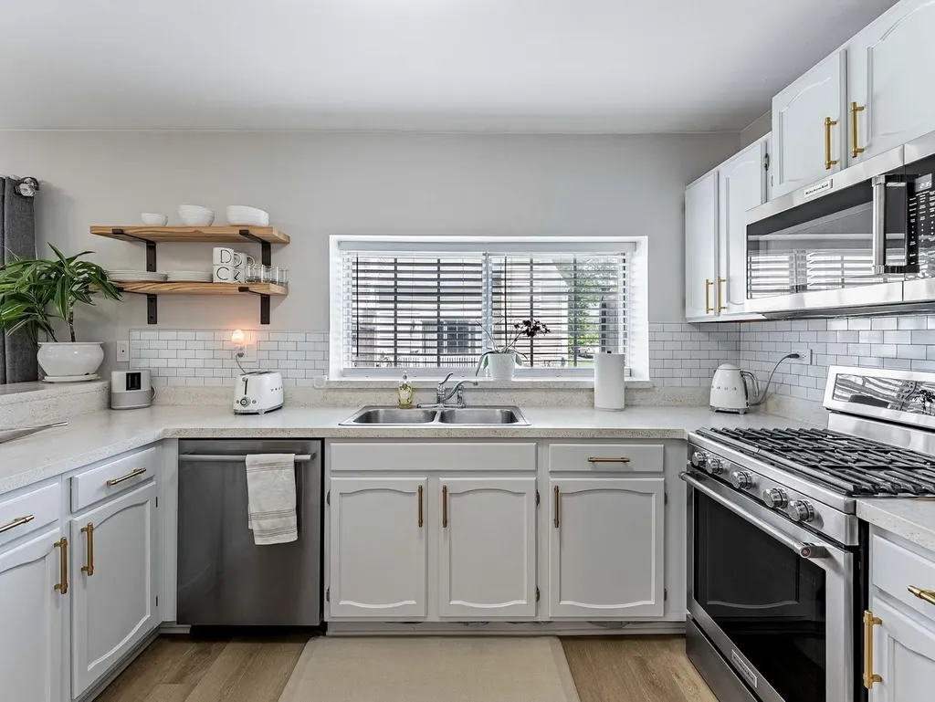 1523 Apple Grove Lane Westmont IL 60559