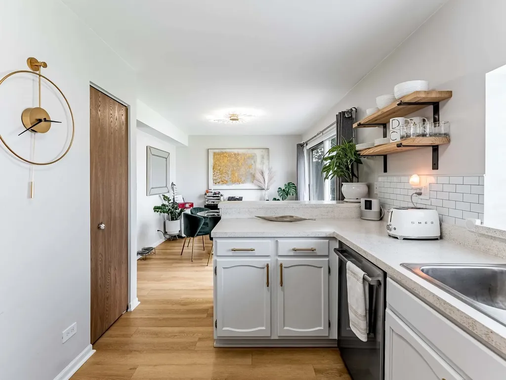 1523 Apple Grove Lane Westmont IL 60559