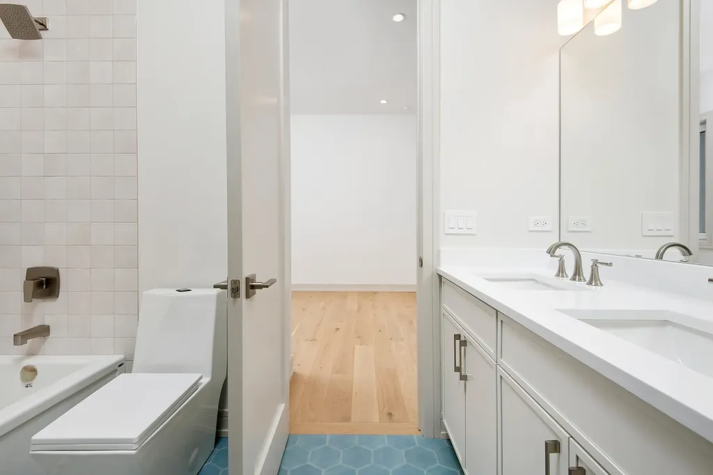 4844 North Hermitage Avenue Chicago IL 60640