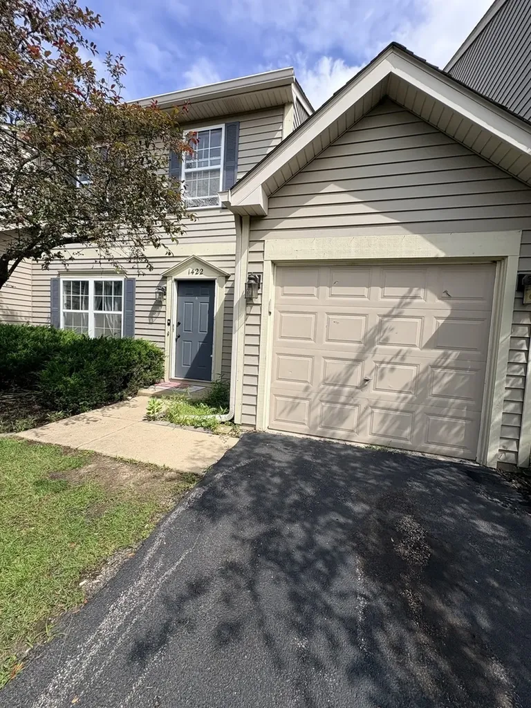 1422 West Split Oak Circle Round Lake Beach IL 60073