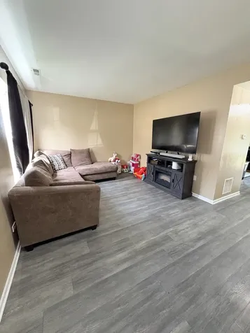 1422 West Split Oak Circle Round Lake Beach IL 60073