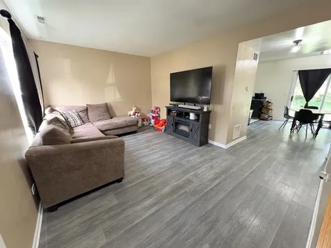 1422 West Split Oak Circle Round Lake Beach IL 60073
