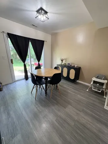 1422 West Split Oak Circle Round Lake Beach IL 60073