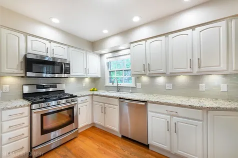 320 Deveron Circle Cary IL 60013