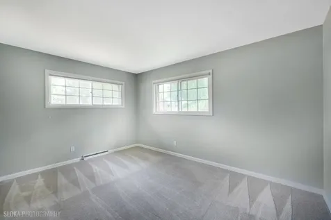 320 Deveron Circle Cary IL 60013
