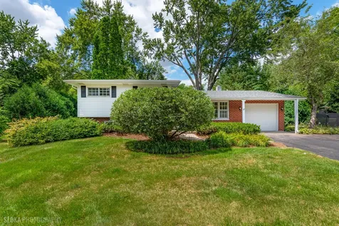 320 Deveron Circle Cary IL 60013