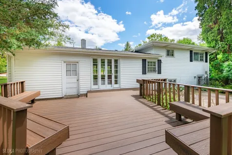 320 Deveron Circle Cary IL 60013