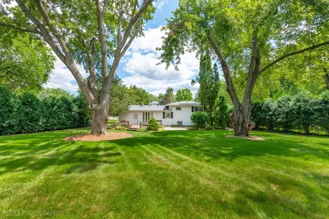 320 Deveron Circle Cary IL 60013