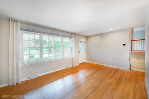 320 Deveron Circle Cary IL 60013
